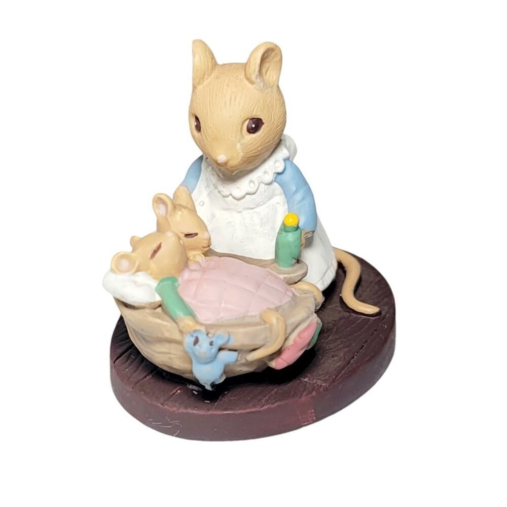 Vintage Forest Friends All Tucked In Mommy Mice with Baby Mice Figurine 2"